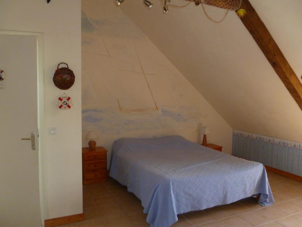 Bed and Breakfast Les Champs De Roz Roz-Landrieux Zimmer foto